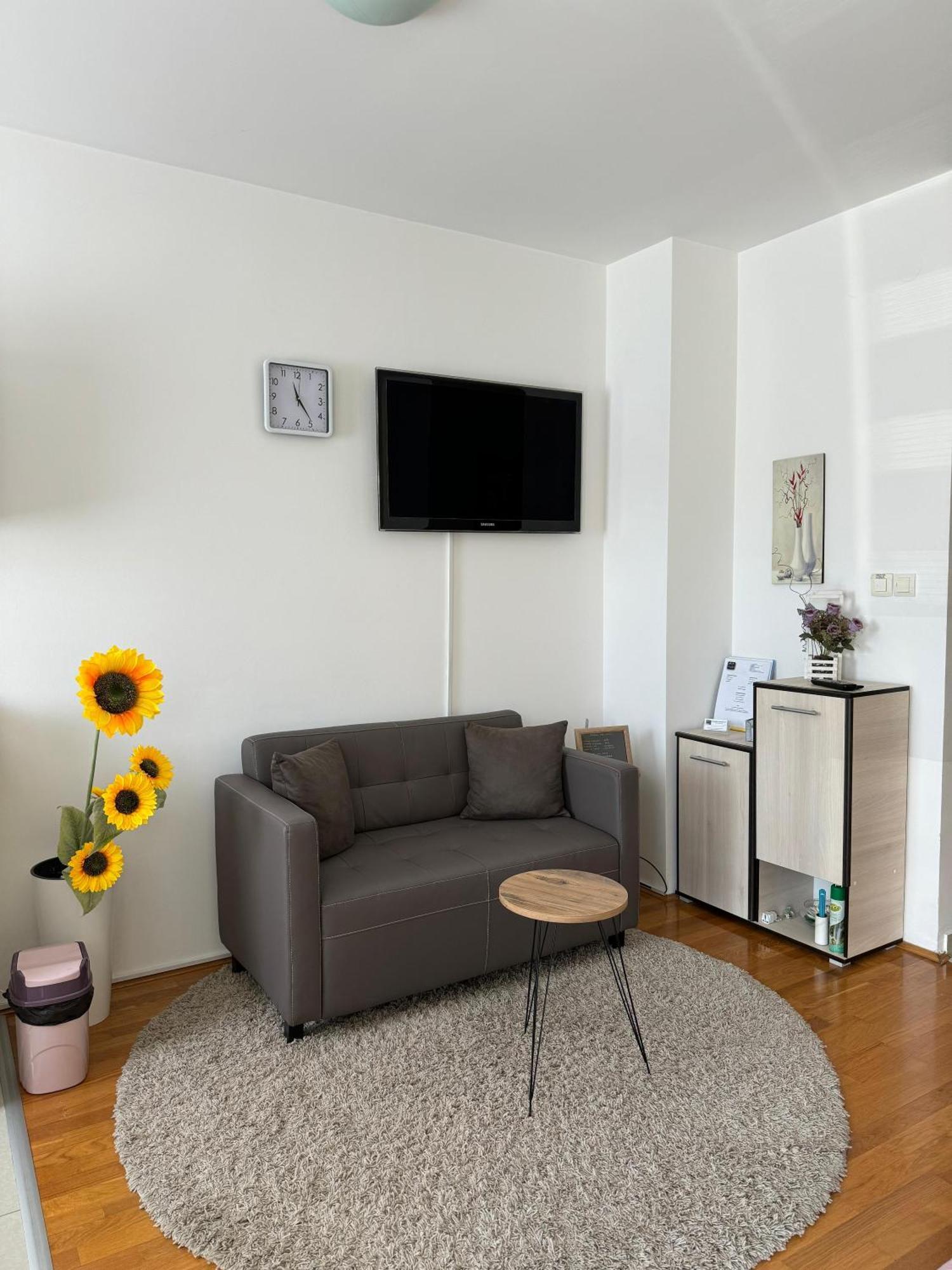 Angellina Apartmani Sremska Mitrovica Exterior photo