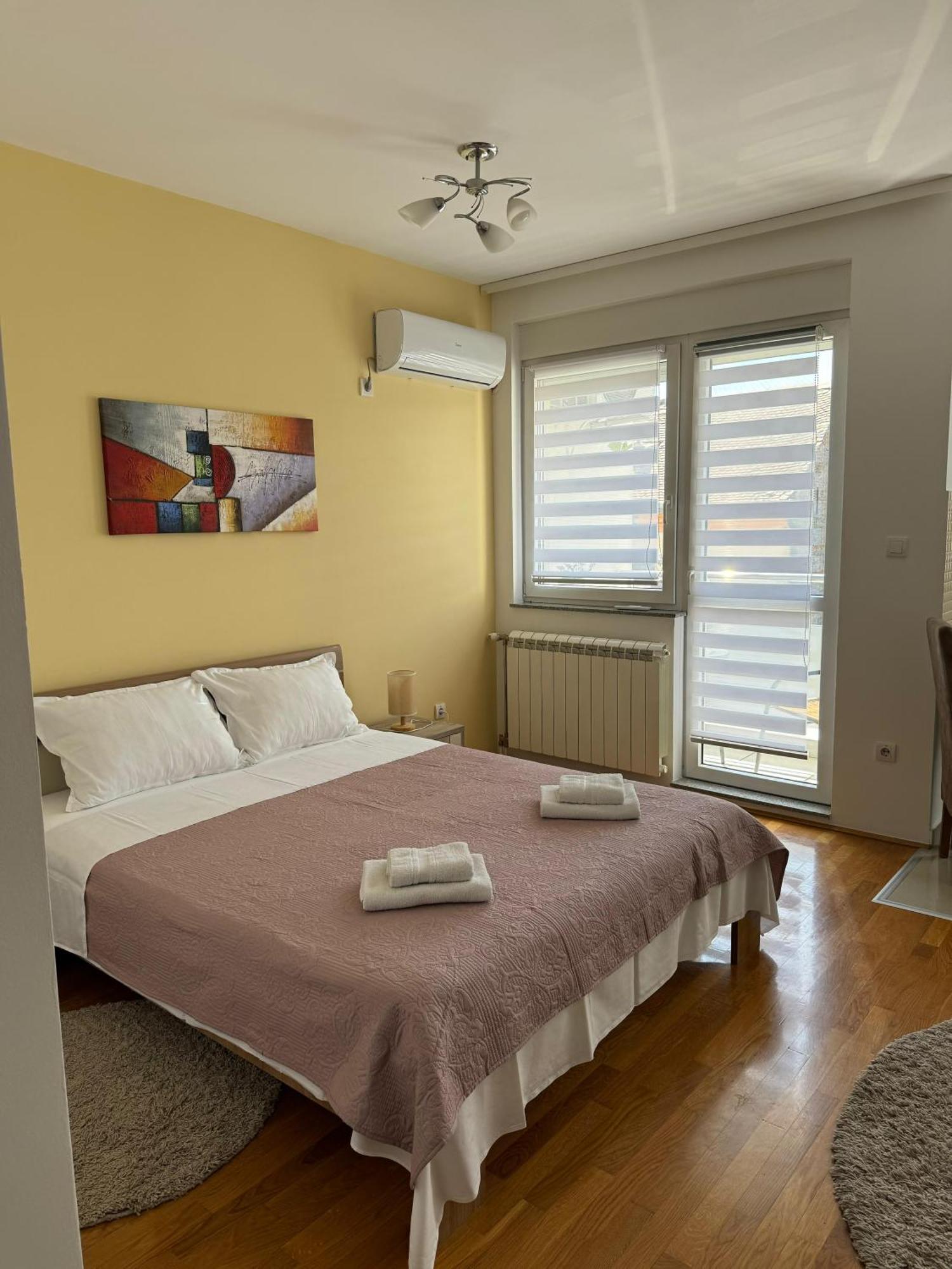 Angellina Apartmani Sremska Mitrovica Exterior photo